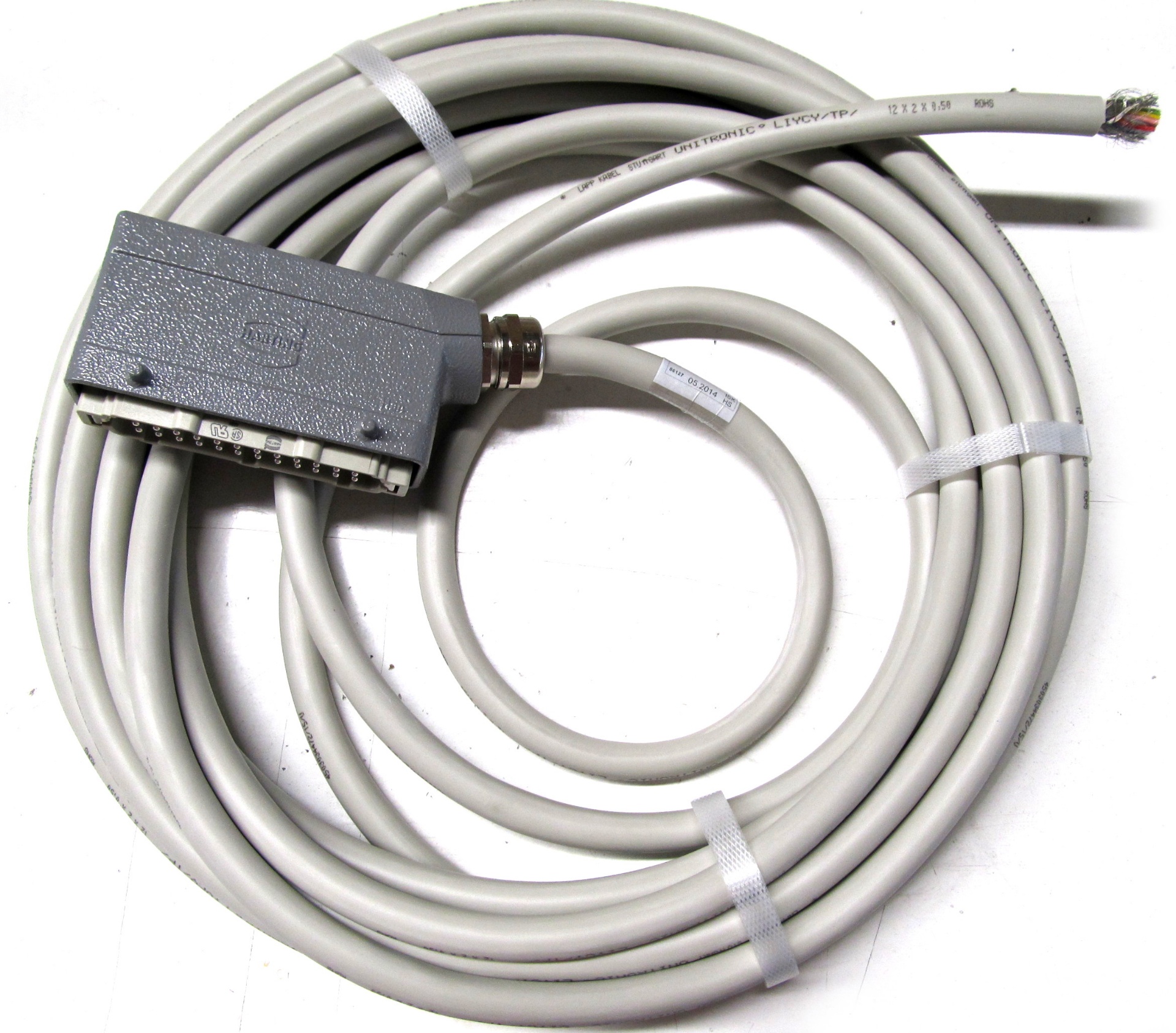 Konfektionierter LAPP-Datenleitungssatz mit Harting-Steckverbinder.