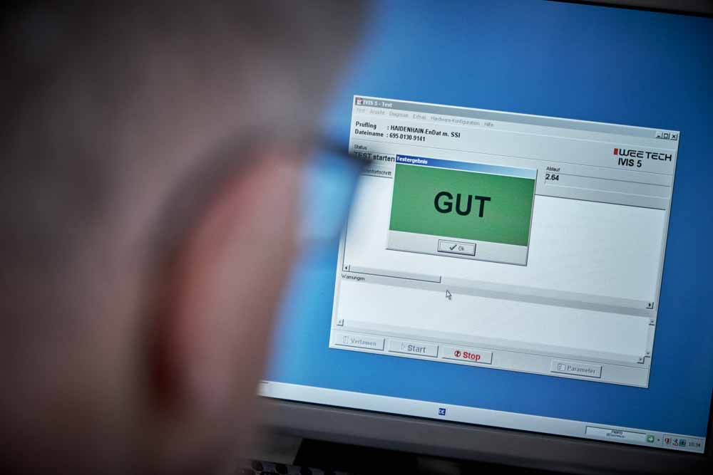 Elektrischer Prüfprozess mit Ergebnis GUT.